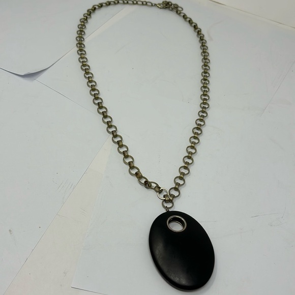 Formal and classic long necklace with matte black stone with gold metal chain. - Picture 1 of 8